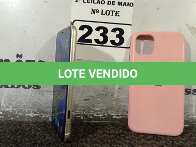 LOTE 233 - 01 IPHONE 11 128GB. (NO ESTADO) ATENÇÃO! FAZER A VISITAÇÃO ANTES DE ARREMATAR, NÃO SABEMOS SE FUNCIONA. LEILÃO NÃO TEM GARANTIA E NEM DEVOLUÇÃO, SUJEITO A POSSÍVEIS AVARIAS VISÍVEIS/OCULTAS E/OU AUSÊNCIA DE COMPONENTES.