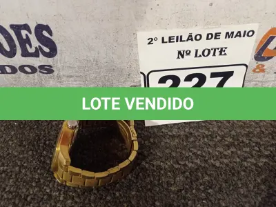 LOTE 227 - 01 RELÓGIO DE PULSO ANALÓGICO. (NO ESTADO) ATENÇÃO! FAZER A VISITAÇÃO ANTES DE ARREMATAR, NÃO SABEMOS SE FUNCIONA. LEILÃO NÃO TEM GARANTIA E NEM DEVOLUÇÃO, SUJEITO A POSSÍVEIS AVARIAS VISÍVEIS/OCULTAS E/OU AUSÊNCIA DE COMPONENTES.