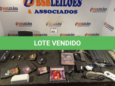 LOTE 004 - 01 LOTE COM CONTROLES DE VÍDEO GAME, CONTROLES DE TV, MEMORY CARD DE JOGOS E DIVERSOS ELETRÔNICOS. (NO ESTADO) ATENÇÃO! FAZER A VISITAÇÃO ANTES DE ARREMATAR, NÃO SABEMOS SE FUNCIONA. LEILÃO NÃO TEM GARANTIA E NEM DEVOLUÇÃO, SUJEITO A POSSÍVEIS AVARIAS VISÍVEIS/OCULTAS E/OU AUSÊNCIA DE COMPONENTES.