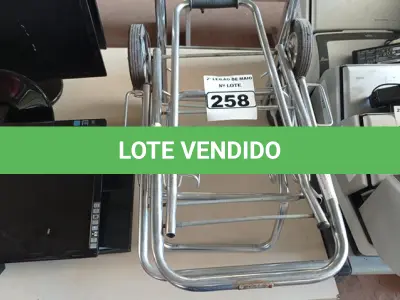 LOTE 258 - 02 CARRINHOS PARA TRANSPORTE DE CARGAS. (NO ESTADO) ATENÇÃO! FAZER A VISITAÇÃO ANTES DE ARREMATAR, NÃO SABEMOS SE FUNCIONA. LEILÃO NÃO TEM GARANTIA E NEM DEVOLUÇÃO, SUJEITO A POSSÍVEIS AVARIAS VISÍVEIS/OCULTAS E/OU AUSÊNCIA DE COMPONENTES.