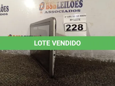 LOTE 228 - 01 TABLET MARCA KYROS. (NO ESTADO) ATENÇÃO! FAZER A VISITAÇÃO ANTES DE ARREMATAR, NÃO SABEMOS SE FUNCIONA. LEILÃO NÃO TEM GARANTIA E NEM DEVOLUÇÃO, SUJEITO A POSSÍVEIS AVARIAS VISÍVEIS/OCULTAS E/OU AUSÊNCIA DE COMPONENTES.