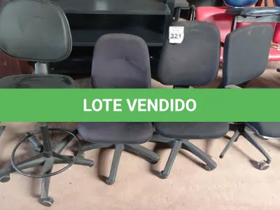 LOTE 321 - 03 CADEIRAS DE ESCRITÓRIO E 01 CADEIRA PARA CAIXA COM BASES GIRATÓRIAS. (NO ESTADO) ATENÇÃO! FAZER A VISITAÇÃO ANTES DE ARREMATAR, NÃO SABEMOS SE FUNCIONA. LEILÃO NÃO TEM GARANTIA E NEM DEVOLUÇÃO, SUJEITO A POSSÍVEIS AVARIAS VISÍVEIS/OCULTAS E/OU AUSÊNCIA DE COMPONENTES.