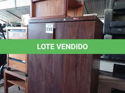 LOTE 315 - 01 ARMÁRIO BAIXO, 01 GAVETEIRO E 02 MESINHAS EM MADEIRA. (NO ESTADO) ATENÇÃO! FAZER A VISITAÇÃO ANTES DE ARREMATAR, NÃO SABEMOS SE FUNCIONA. LEILÃO NÃO TEM GARANTIA E NEM DEVOLUÇÃO, SUJEITO A POSSÍVEIS AVARIAS VISÍVEIS/OCULTAS E/OU AUSÊNCIA DE COMPONENTES.