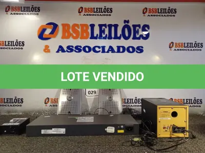 LOTE 029 - 01 SWITCH 2928-SFP PLUS COM 27 PORTAS, 01 CAIXINHA DE SOM MAXELL. (NO ESTADO) ATENÇÃO! FAZER A VISITAÇÃO ANTES DE ARREMATAR, NÃO SABEMOS SE FUNCIONA. LEILÃO NÃO TEM GARANTIA E NEM DEVOLUÇÃO, SUJEITO A POSSÍVEIS AVARIAS VISÍVEIS/OCULTAS E/OU AUSÊNCIA DE COMPONENTES.