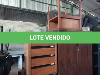 LOTE 315 - 01 ARMÁRIO BAIXO, 01 GAVETEIRO E 02 MESINHAS EM MADEIRA. (NO ESTADO) ATENÇÃO! FAZER A VISITAÇÃO ANTES DE ARREMATAR, NÃO SABEMOS SE FUNCIONA. LEILÃO NÃO TEM GARANTIA E NEM DEVOLUÇÃO, SUJEITO A POSSÍVEIS AVARIAS VISÍVEIS/OCULTAS E/OU AUSÊNCIA DE COMPONENTES.