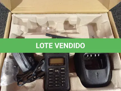 LOTE 224 - 01 RÁDIO COMUNICADOR. (NO ESTADO) ATENÇÃO! FAZER A VISITAÇÃO ANTES DE ARREMATAR, NÃO SABEMOS SE FUNCIONA. LEILÃO NÃO TEM GARANTIA E NEM DEVOLUÇÃO, SUJEITO A POSSÍVEIS AVARIAS VISÍVEIS/OCULTAS E/OU AUSÊNCIA DE COMPONENTES.