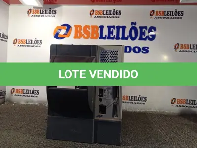 LOTE 039 - 01 IMPRESSORA DE ETIQUETAS MARCA ZEBRA. (NO ESTADO) ATENÇÃO! FAZER A VISITAÇÃO ANTES DE ARREMATAR, NÃO SABEMOS SE FUNCIONA. LEILÃO NÃO TEM GARANTIA E NEM DEVOLUÇÃO, SUJEITO A POSSÍVEIS AVARIAS VISÍVEIS/OCULTAS E/OU AUSÊNCIA DE COMPONENTES.