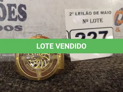 LOTE 227 - 01 RELÓGIO DE PULSO ANALÓGICO. (NO ESTADO) ATENÇÃO! FAZER A VISITAÇÃO ANTES DE ARREMATAR, NÃO SABEMOS SE FUNCIONA. LEILÃO NÃO TEM GARANTIA E NEM DEVOLUÇÃO, SUJEITO A POSSÍVEIS AVARIAS VISÍVEIS/OCULTAS E/OU AUSÊNCIA DE COMPONENTES.