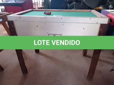 LOTE 343 - 01 MESA DE SINUCA PEQUENA. (NO ESTADO) ATENÇÃO! FAZER A VISITAÇÃO ANTES DE ARREMATAR, NÃO SABEMOS SE FUNCIONA. LEILÃO NÃO TEM GARANTIA E NEM DEVOLUÇÃO, SUJEITO A POSSÍVEIS AVARIAS VISÍVEIS/OCULTAS E/OU AUSÊNCIA DE COMPONENTES.