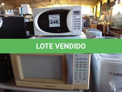 LOTE 246 - 03 MICRO-ONDAS MARCAS E MODELOS DIVERSOS. (NO ESTADO) ATENÇÃO! FAZER A VISITAÇÃO ANTES DE ARREMATAR, NÃO SABEMOS SE FUNCIONA. LEILÃO NÃO TEM GARANTIA E NEM DEVOLUÇÃO, SUJEITO A POSSÍVEIS AVARIAS VISÍVEIS/OCULTAS E/OU AUSÊNCIA DE COMPONENTES.