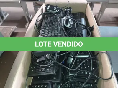 LOTE 366 - 01 LOTE COM VÁRIOS TECLADOS E MOUSES MARCAS E MODELOS DIVERSOS. (NO ESTADO) ATENÇÃO! FAZER A VISITAÇÃO ANTES DE ARREMATAR, NÃO SABEMOS SE FUNCIONA. LEILÃO NÃO TEM GARANTIA E NEM DEVOLUÇÃO, SUJEITO A POSSÍVEIS AVARIAS VISÍVEIS/OCULTAS E/OU AUSÊNCIA DE COMPONENTES.