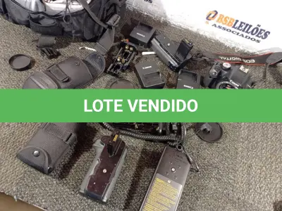 LOTE 390 - 01 MÁQUINA FOTOGRÁFICA DIGITAL MARCA CANON MODELO DS 126231. (NO ESTADO) ATENÇÃO! FAZER A VISITAÇÃO ANTES DE ARREMATAR, NÃO SABEMOS SE FUNCIONA. LEILÃO NÃO TEM GARANTIA E NEM DEVOLUÇÃO, SUJEITO A POSSÍVEIS AVARIAS VISÍVEIS/OCULTAS E/OU AUSÊNCIA DE COMPONENTES.