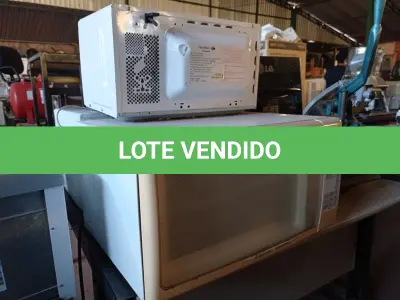 LOTE 246 - 03 MICRO-ONDAS MARCAS E MODELOS DIVERSOS. (NO ESTADO) ATENÇÃO! FAZER A VISITAÇÃO ANTES DE ARREMATAR, NÃO SABEMOS SE FUNCIONA. LEILÃO NÃO TEM GARANTIA E NEM DEVOLUÇÃO, SUJEITO A POSSÍVEIS AVARIAS VISÍVEIS/OCULTAS E/OU AUSÊNCIA DE COMPONENTES.