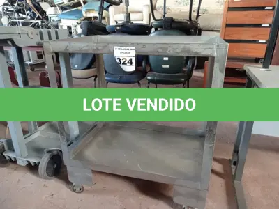 LOTE 324 - 02 CARRINHOS COM RODINHAS SENDO 01 DE LIMPEZA. (NO ESTADO) ATENÇÃO! FAZER A VISITAÇÃO ANTES DE ARREMATAR, NÃO SABEMOS SE FUNCIONA. LEILÃO NÃO TEM GARANTIA E NEM DEVOLUÇÃO, SUJEITO A POSSÍVEIS AVARIAS VISÍVEIS/OCULTAS E/OU AUSÊNCIA DE COMPONENTES.