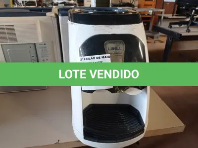 LOTE 364 - 01 BEBEDOURO PARA GARRAFÃO “REFRIGERADO” 220V. (NO ESTADO) ATENÇÃO! FAZER A VISITAÇÃO ANTES DE ARREMATAR, NÃO SABEMOS SE FUNCIONA. LEILÃO NÃO TEM GARANTIA E NEM DEVOLUÇÃO, SUJEITO A POSSÍVEIS AVARIAS VISÍVEIS/OCULTAS E/OU AUSÊNCIA DE COMPONENTES.