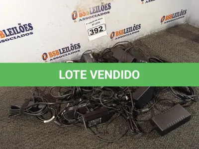 LOTE 392 - 01 LOTE COM VÁRIAS FONTES PARA NOTEBOOK MARCAS E MODELOS DIVERSOS. (NO ESTADO) ATENÇÃO! FAZER A VISITAÇÃO ANTES DE ARREMATAR, NÃO SABEMOS SE FUNCIONA. LEILÃO NÃO TEM GARANTIA E NEM DEVOLUÇÃO, SUJEITO A POSSÍVEIS AVARIAS VISÍVEIS/OCULTAS E/OU AUSÊNCIA DE COMPONENTES.