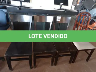 LOTE 304 - 04 CADEIRAS EM MADEIRA. (NO ESTADO) ATENÇÃO! FAZER A VISITAÇÃO ANTES DE ARREMATAR, NÃO SABEMOS SE FUNCIONA. LEILÃO NÃO TEM GARANTIA E NEM DEVOLUÇÃO, SUJEITO A POSSÍVEIS AVARIAS VISÍVEIS/OCULTAS E/OU AUSÊNCIA DE COMPONENTES.