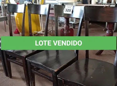 LOTE 325 - 04 CADEIRAS EM MADEIRA. (NO ESTADO) ATENÇÃO! FAZER A VISITAÇÃO ANTES DE ARREMATAR, NÃO SABEMOS SE FUNCIONA. LEILÃO NÃO TEM GARANTIA E NEM DEVOLUÇÃO, SUJEITO A POSSÍVEIS AVARIAS VISÍVEIS/OCULTAS E/OU AUSÊNCIA DE COMPONENTES.