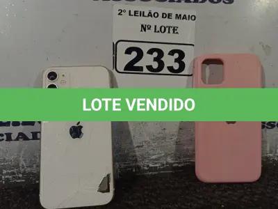 LOTE 233 - 01 IPHONE 11 128GB. (NO ESTADO) ATENÇÃO! FAZER A VISITAÇÃO ANTES DE ARREMATAR, NÃO SABEMOS SE FUNCIONA. LEILÃO NÃO TEM GARANTIA E NEM DEVOLUÇÃO, SUJEITO A POSSÍVEIS AVARIAS VISÍVEIS/OCULTAS E/OU AUSÊNCIA DE COMPONENTES.
