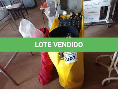 LOTE 307 - 01 PAINEL E PEÇAS EM METAL E FIBRA DE VIDRO. (NO ESTADO) ATENÇÃO! FAZER A VISITAÇÃO ANTES DE ARREMATAR, NÃO SABEMOS SE FUNCIONA. LEILÃO NÃO TEM GARANTIA E NEM DEVOLUÇÃO, SUJEITO A POSSÍVEIS AVARIAS VISÍVEIS/OCULTAS E/OU AUSÊNCIA DE COMPONENTES.