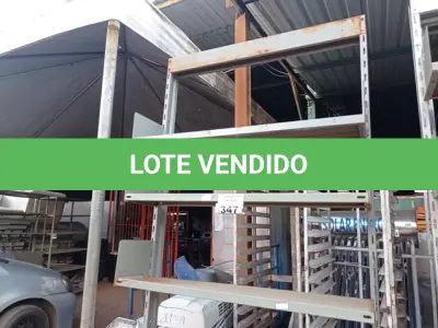 LOTE 347 - 01 ESTANTE EXPOSITORA EM AÇO COM 04 BANDEJAS. (NO ESTADO) ATENÇÃO! FAZER A VISITAÇÃO ANTES DE ARREMATAR, NÃO SABEMOS SE FUNCIONA. LEILÃO NÃO TEM GARANTIA E NEM DEVOLUÇÃO, SUJEITO A POSSÍVEIS AVARIAS VISÍVEIS/OCULTAS E/OU AUSÊNCIA DE COMPONENTES.