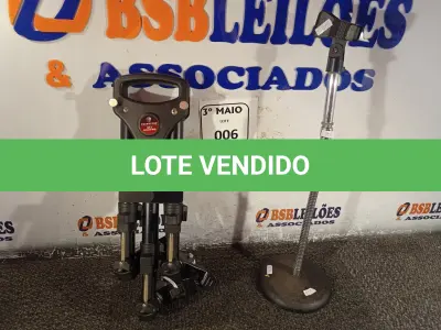 LOTE 006 - 01 PEDESTAL PARTITURA E 01 BASE PARA MICROFONE DE MESA. (NO ESTADO) ATENÇÃO! FAZER A VISITAÇÃO ANTES DE ARREMATAR, NÃO SABEMOS SE FUNCIONA. LEILÃO NÃO TEM GARANTIA E NEM DEVOLUÇÃO, SUJEITO A POSSÍVEIS AVARIAS VISÍVEIS/OCULTAS E/OU AUSÊNCIA DE COMPONENTES.