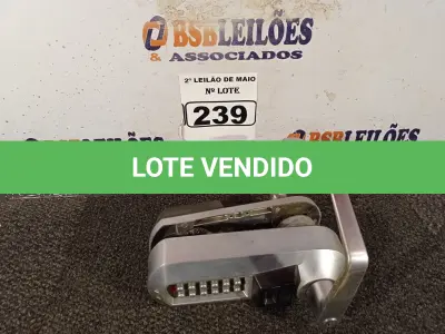 LOTE 239 - 01 FECHADURA ELETRÔNICA. (NO ESTADO) ATENÇÃO! FAZER A VISITAÇÃO ANTES DE ARREMATAR, NÃO SABEMOS SE FUNCIONA. LEILÃO NÃO TEM GARANTIA E NEM DEVOLUÇÃO, SUJEITO A POSSÍVEIS AVARIAS VISÍVEIS/OCULTAS E/OU AUSÊNCIA DE COMPONENTES.