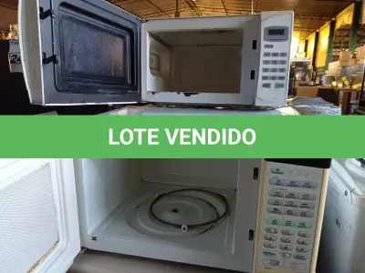 LOTE 246 - 03 MICRO-ONDAS MARCAS E MODELOS DIVERSOS. (NO ESTADO) ATENÇÃO! FAZER A VISITAÇÃO ANTES DE ARREMATAR, NÃO SABEMOS SE FUNCIONA. LEILÃO NÃO TEM GARANTIA E NEM DEVOLUÇÃO, SUJEITO A POSSÍVEIS AVARIAS VISÍVEIS/OCULTAS E/OU AUSÊNCIA DE COMPONENTES.