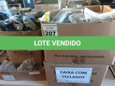 LOTE 207 - 01 LOTE COM CABOS DE AÇO, APARELHOS HEADSET, TECLADOS PARA PC E PERIFÉRICOS DIVERSOS. (NO ESTADO) ATENÇÃO! FAZER A VISITAÇÃO ANTES DE ARREMATAR, NÃO SABEMOS SE FUNCIONA. LEILÃO NÃO TEM GARANTIA E NEM DEVOLUÇÃO, SUJEITO A POSSÍVEIS AVARIAS VISÍVEIS/OCULTAS E/OU AUSÊNCIA DE COMPONENTES.