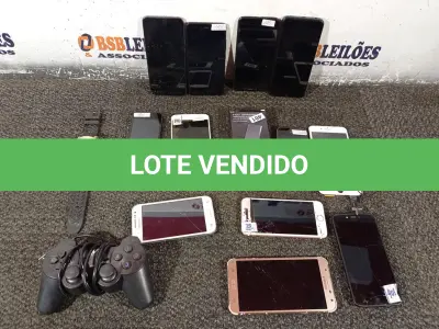 LOTE 282 - 10 CELULARES PARA RETIRADA DE PEÇAS, 01 RELÓGIO DE PULSO E 01 CONTROLE REMOTO. (NO ESTADO) ATENÇÃO! FAZER A VISITAÇÃO ANTES DE ARREMATAR, NÃO SABEMOS SE FUNCIONA. LEILÃO NÃO TEM GARANTIA E NEM DEVOLUÇÃO, SUJEITO A POSSÍVEIS AVARIAS VISÍVEIS/OCULTAS E/OU AUSÊNCIA DE COMPONENTES.