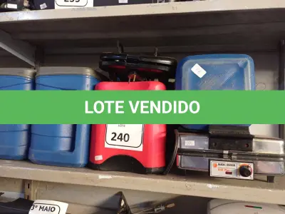 LOTE 240 - 05 GARRAFAS TÉRMICAS E 02 SANDUICHEIRAS. (NO ESTADO) ATENÇÃO! FAZER A VISITAÇÃO ANTES DE ARREMATAR, NÃO SABEMOS SE FUNCIONA. LEILÃO NÃO TEM GARANTIA E NEM DEVOLUÇÃO, SUJEITO A POSSÍVEIS AVARIAS VISÍVEIS/OCULTAS E/OU AUSÊNCIA DE COMPONENTES.