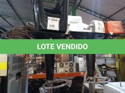 LOTE 135 - 04 BANCOS DE PLÁSTICO E 02 BANQUETAS. (NO ESTADO) ATENÇÃO! FAZER A VISITAÇÃO ANTES DE ARREMATAR, NÃO SABEMOS SE FUNCIONA. LEILÃO NÃO TEM GARANTIA E NEM DEVOLUÇÃO, SUJEITO A POSSÍVEIS AVARIAS VISÍVEIS/OCULTAS E/OU AUSÊNCIA DE COMPONENTES.