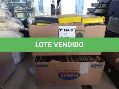 LOTE 340 - 01 LOTE COM CD’S, FITAS CASSETES E DVD’S. (NO ESTADO) ATENÇÃO! FAZER A VISITAÇÃO ANTES DE ARREMATAR, NÃO SABEMOS SE FUNCIONA. LEILÃO NÃO TEM GARANTIA E NEM DEVOLUÇÃO, SUJEITO A POSSÍVEIS AVARIAS VISÍVEIS/OCULTAS E/OU AUSÊNCIA DE COMPONENTES.