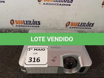 LOTE 316 - 01 PROJETOR MULTIMIDIA MODELO:CP-X250 MARCA HITACHI. (NO ESTADO) ATENÇÃO! FAZER A VISITAÇÃO ANTES DE ARREMATAR, NÃO SABEMOS SE FUNCIONA. LEILÃO NÃO TEM GARANTIA E NEM DEVOLUÇÃO, SUJEITO A POSSÍVEIS AVARIAS VISÍVEIS/OCULTAS E/OU AUSÊNCIA DE COMPONENTES.