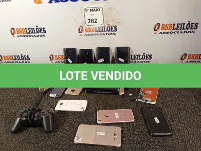 LOTE 282 - 10 CELULARES PARA RETIRADA DE PEÇAS, 01 RELÓGIO DE PULSO E 01 CONTROLE REMOTO. (NO ESTADO) ATENÇÃO! FAZER A VISITAÇÃO ANTES DE ARREMATAR, NÃO SABEMOS SE FUNCIONA. LEILÃO NÃO TEM GARANTIA E NEM DEVOLUÇÃO, SUJEITO A POSSÍVEIS AVARIAS VISÍVEIS/OCULTAS E/OU AUSÊNCIA DE COMPONENTES.