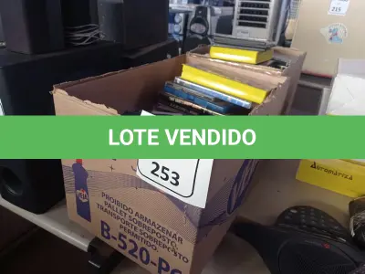 LOTE 253 - 01 LOTE COM CD’S, FITAS CASSETES E DVD’S. (NO ESTADO) ATENÇÃO! FAZER A VISITAÇÃO ANTES DE ARREMATAR, NÃO SABEMOS SE FUNCIONA. LEILÃO NÃO TEM GARANTIA E NEM DEVOLUÇÃO, SUJEITO A POSSÍVEIS AVARIAS VISÍVEIS/OCULTAS E/OU AUSÊNCIA DE COMPONENTES.