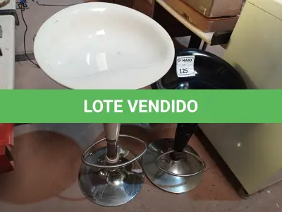 LOTE 125 - 02 BANQUETAS. (NO ESTADO) ATENÇÃO! FAZER A VISITAÇÃO ANTES DE ARREMATAR, NÃO SABEMOS SE FUNCIONA. LEILÃO NÃO TEM GARANTIA E NEM DEVOLUÇÃO, SUJEITO A POSSÍVEIS AVARIAS VISÍVEIS/OCULTAS E/OU AUSÊNCIA DE COMPONENTES.