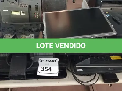 LOTE 354 - 09 MONITORES LCD MARCAS E MODELOS DIVERSOS. (NO ESTADO) ATENÇÃO! FAZER A VISITAÇÃO ANTES DE ARREMATAR, NÃO SABEMOS SE FUNCIONA. LEILÃO NÃO TEM GARANTIA E NEM DEVOLUÇÃO, SUJEITO A POSSÍVEIS AVARIAS VISÍVEIS/OCULTAS E/OU AUSÊNCIA DE COMPONENTES.