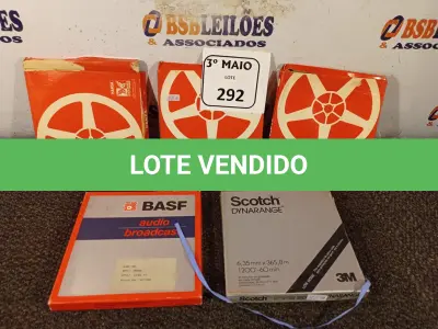 LOTE 292 - 05 CARRETEIS COM FITAS PARA GRAVADOR DE ROLO. (NO ESTADO) ATENÇÃO! FAZER A VISITAÇÃO ANTES DE ARREMATAR, NÃO SABEMOS SE FUNCIONA. LEILÃO NÃO TEM GARANTIA E NEM DEVOLUÇÃO, SUJEITO A POSSÍVEIS AVARIAS VISÍVEIS/OCULTAS E/OU AUSÊNCIA DE COMPONENTES.
