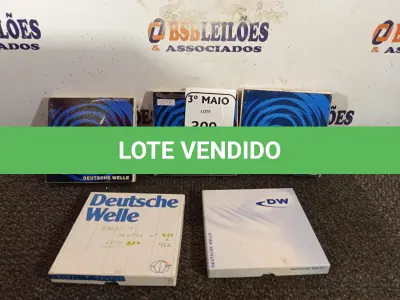 LOTE 309 - 05 CARRETÉIS COM FITAS PARA GRAVADOR DE ROLO. (NO ESTADO) ATENÇÃO! FAZER A VISITAÇÃO ANTES DE ARREMATAR, NÃO SABEMOS SE FUNCIONA. LEILÃO NÃO TEM GARANTIA E NEM DEVOLUÇÃO, SUJEITO A POSSÍVEIS AVARIAS VISÍVEIS/OCULTAS E/OU AUSÊNCIA DE COMPONENTES.