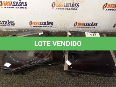 LOTE 229 - 02 FOGÕES ELÉTRICOS COM AVARIAS. (NO ESTADO) ATENÇÃO! FAZER A VISITAÇÃO ANTES DE ARREMATAR, NÃO SABEMOS SE FUNCIONA. LEILÃO NÃO TEM GARANTIA E NEM DEVOLUÇÃO, SUJEITO A POSSÍVEIS AVARIAS VISÍVEIS/OCULTAS E/OU AUSÊNCIA DE COMPONENTES.