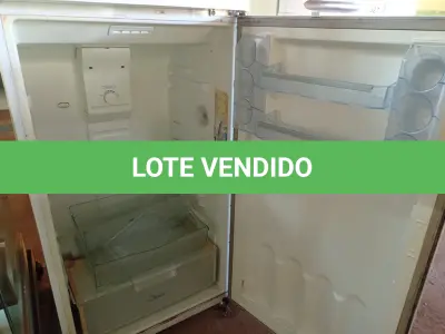 LOTE 326 - 01 GELADEIRA FROST FREE MARCA CONTINENTAL 220V COM AVARIAS. (NO ESTADO) ATENÇÃO! FAZER A VISITAÇÃO ANTES DE ARREMATAR, NÃO SABEMOS SE FUNCIONA. LEILÃO NÃO TEM GARANTIA E NEM DEVOLUÇÃO, SUJEITO A POSSÍVEIS AVARIAS VISÍVEIS/OCULTAS E/OU AUSÊNCIA DE COMPONENTES.