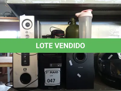 LOTE 047 - 01 LOTE COM VÁRIAS CAIXAS DE SOM MARCAS E MODELOS DIVERSOS, 01 FONE DE OUVIDO E 03 GARRAFINHAS. (NO ESTADO) ATENÇÃO! FAZER A VISITAÇÃO ANTES DE ARREMATAR, NÃO SABEMOS SE FUNCIONA. LEILÃO NÃO TEM GARANTIA E NEM DEVOLUÇÃO, SUJEITO A POSSÍVEIS AVARIAS VISÍVEIS/OCULTAS E/OU AUSÊNCIA DE COMPONENTES.