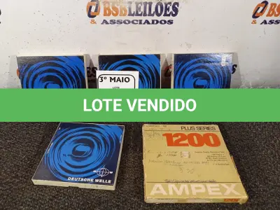 LOTE 317 - 05 CARRETÉIS COM FITAS PARA GRAVADOR DE ROLO. (NO ESTADO) ATENÇÃO! FAZER A VISITAÇÃO ANTES DE ARREMATAR, NÃO SABEMOS SE FUNCIONA. LEILÃO NÃO TEM GARANTIA E NEM DEVOLUÇÃO, SUJEITO A POSSÍVEIS AVARIAS VISÍVEIS/OCULTAS E/OU AUSÊNCIA DE COMPONENTES.