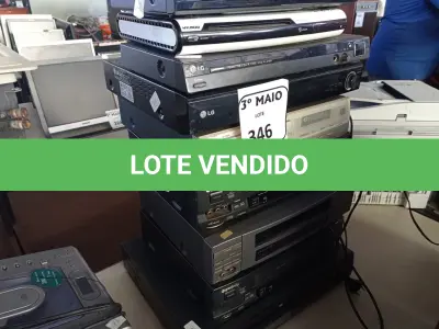 LOTE 346 - 04 VÍDEOS CASSETES E 05 DVD’S MARCAS E MODELOS DIVERSOS. (NO ESTADO) ATENÇÃO! FAZER A VISITAÇÃO ANTES DE ARREMATAR, NÃO SABEMOS SE FUNCIONA. LEILÃO NÃO TEM GARANTIA E NEM DEVOLUÇÃO, SUJEITO A POSSÍVEIS AVARIAS VISÍVEIS/OCULTAS E/OU AUSÊNCIA DE COMPONENTES.