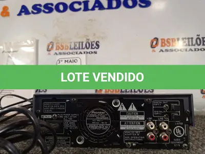 LOTE 039 - 01 GRAVADORA DE DISCOS COMPACTOS E GRAVADOR DE CD PDR-L77 COM CONTROLE E FONTE MARCA PIONEER. (NO ESTADO) ATENÇÃO! FAZER A VISITAÇÃO ANTES DE ARREMATAR, NÃO SABEMOS SE FUNCIONA. LEILÃO NÃO TEM GARANTIA E NEM DEVOLUÇÃO, SUJEITO A POSSÍVEIS AVARIAS VISÍVEIS/OCULTAS E/OU AUSÊNCIA DE COMPONENTES.