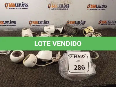 LOTE 286 - 01 LOTE COM VÁRIAS CÂMERAS DE SEGURANÇA. (NO ESTADO) ATENÇÃO! FAZER A VISITAÇÃO ANTES DE ARREMATAR, NÃO SABEMOS SE FUNCIONA. LEILÃO NÃO TEM GARANTIA E NEM DEVOLUÇÃO, SUJEITO A POSSÍVEIS AVARIAS VISÍVEIS/OCULTAS E/OU AUSÊNCIA DE COMPONENTES.