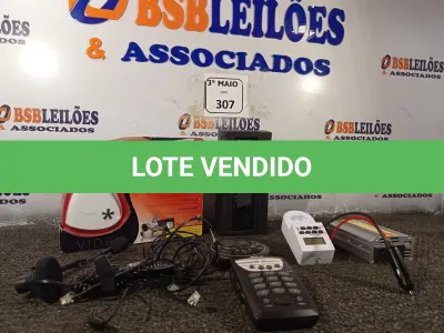 LOTE 307 - 01 DVD DAZZLE RECORDER, 01 CHARGER BQ-500 MARCA PANASONIC, 01 CONVERSOR DE ENERGIA, 01 APARELHO OPERADOR COM 1 FONE E 01 TOMADA TIMER DIGITAL. (NO ESTADO) ATENÇÃO! FAZER A VISITAÇÃO ANTES DE ARREMATAR, NÃO SABEMOS SE FUNCIONA. LEILÃO NÃO TEM GARANTIA E NEM DEVOLUÇÃO, SUJEITO A POSSÍVEIS AVARIAS VISÍVEIS/OCULTAS E/OU AUSÊNCIA DE COMPONENTES.