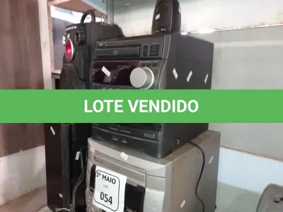 LOTE 054 - 02 APARELHOS DE SOM E VÁRIAS CAIXINHAS MARCAS E MODELOS DIVERSOS. (NO ESTADO) ATENÇÃO! FAZER A VISITAÇÃO ANTES DE ARREMATAR, NÃO SABEMOS SE FUNCIONA. LEILÃO NÃO TEM GARANTIA E NEM DEVOLUÇÃO, SUJEITO A POSSÍVEIS AVARIAS VISÍVEIS/OCULTAS E/OU AUSÊNCIA DE COMPONENTES.