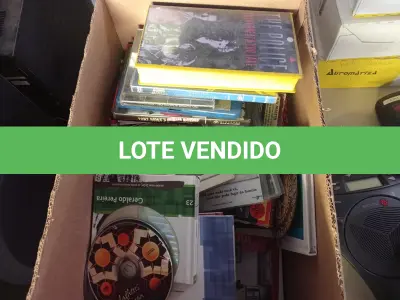 LOTE 253 - 01 LOTE COM CD’S, FITAS CASSETES E DVD’S. (NO ESTADO) ATENÇÃO! FAZER A VISITAÇÃO ANTES DE ARREMATAR, NÃO SABEMOS SE FUNCIONA. LEILÃO NÃO TEM GARANTIA E NEM DEVOLUÇÃO, SUJEITO A POSSÍVEIS AVARIAS VISÍVEIS/OCULTAS E/OU AUSÊNCIA DE COMPONENTES.